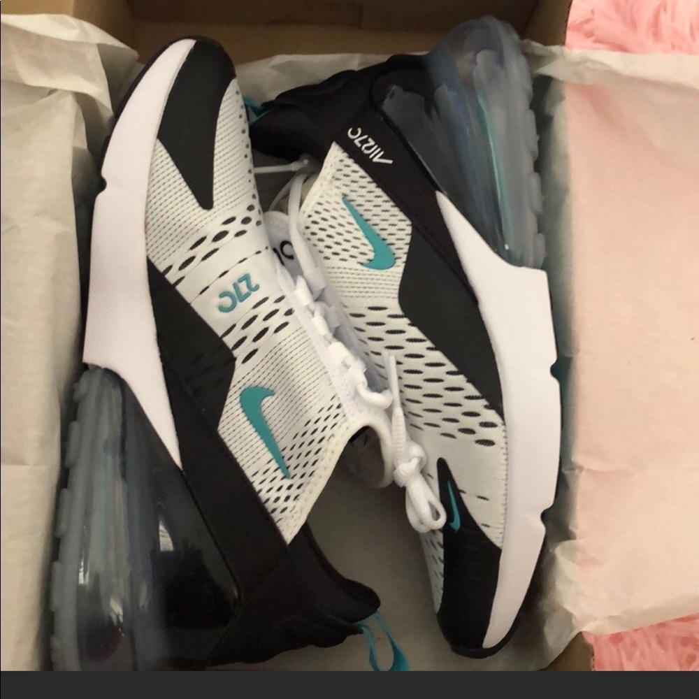 Air max 270 youth size 7 (women’s 8)